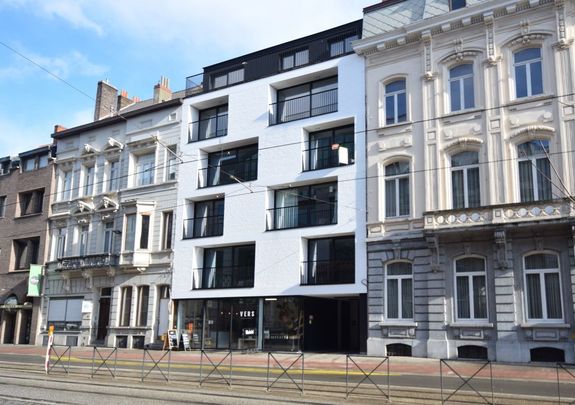 Mooi recent appartement met 2 slaapkamers, gelegen op wandelafstand van Gent Sint-Pieters. - Photo 1