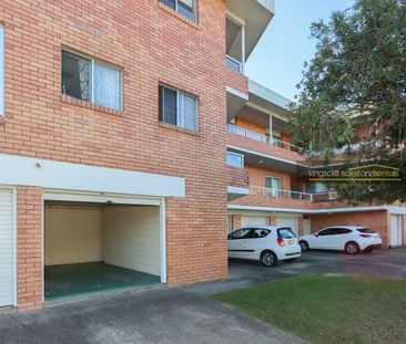 2br Top Floor Unit with Air Conditioning - Photo 5