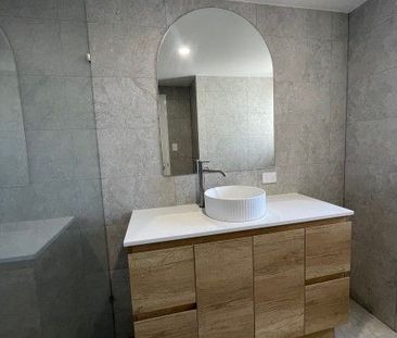 Centrally located, Freshly renovated Apartment! - Photo 5