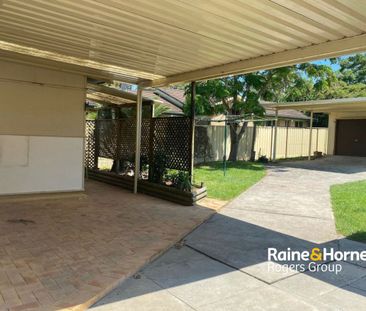 Spacious Family Home with Multiple Garaging in Prime Toukley Location - Photo 4
