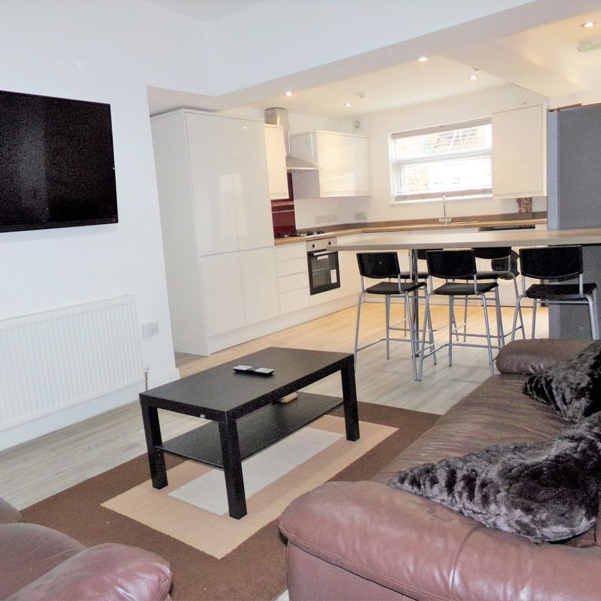 5 Bed Terraced House, Langton Road, L15 - Photo 1