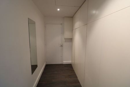 Appartement 3 pièces 89m2 MARSEILLE 8EME 2 150 euros - Photo 3