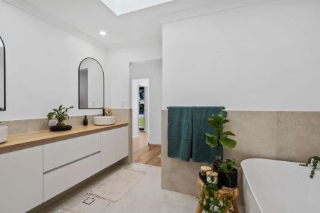 Freshly Renovated Family Home Close to Coodanup Foreshore - Photo 2