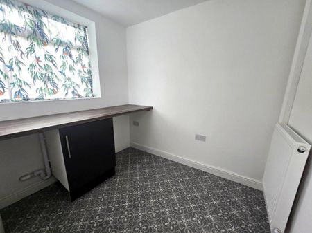 2 bed Terraced - To Let - Photo 5