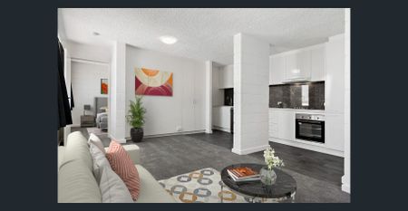 Recently Renovated One Bedroom Apartment in Prime Location - Photo 3