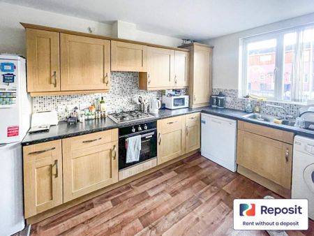 4 bedroom end of terrace house to rent - Photo 4