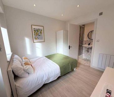 4 bedroom flat to rent - Photo 3