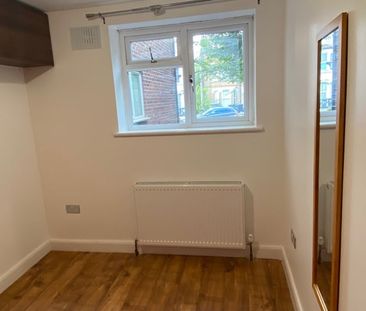 Room in a Shared Flat, Cameron Road, CR0 - Photo 3