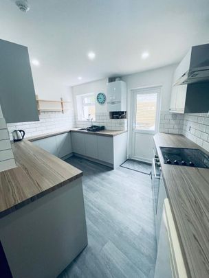 6 bedroom house to rent - Photo 1