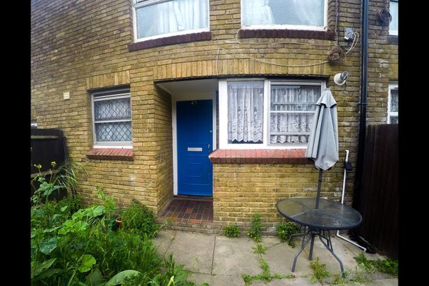 Room in a Shared House, Marlborough Avenue, E8 - Photo 1