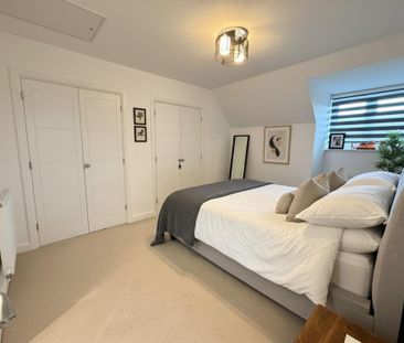 4 bedroom semi-detached house to rent - Photo 2