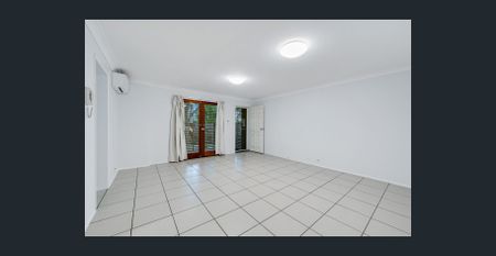 Modern 3-Bedroom Retreat in the Heart of New Farm - Photo 2