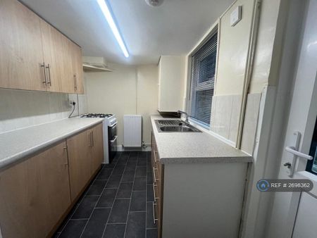 2 bedroom terraced house to rent - Photo 5