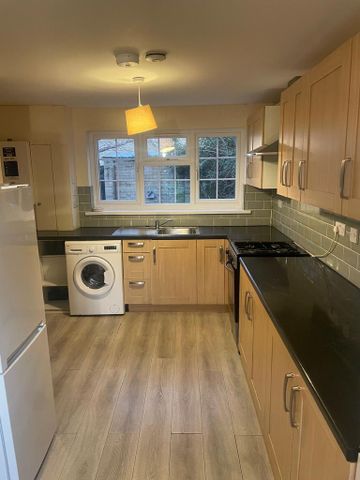 6 bedroom terraced house to rent - Photo 5