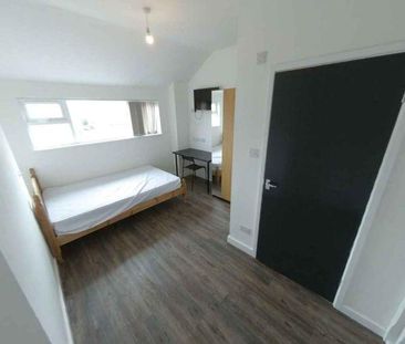 1 bedroom in a house share to rent - Photo 4