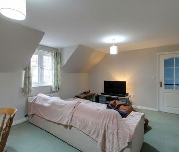 2 bedroom coach house to rent - Photo 2