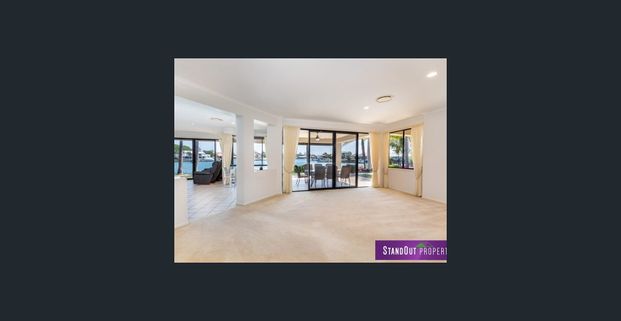 Lovely family home on the canal! - Photo 1