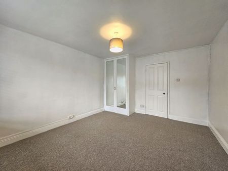 Belworth Court, Cheltenham - Photo 3