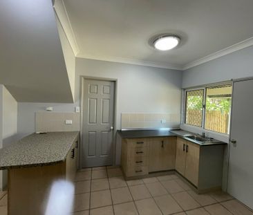 LARGE TOWNHOUSE !!! - Photo 4