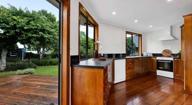 STRANDON - 3 BEDROOMS - Photo 1