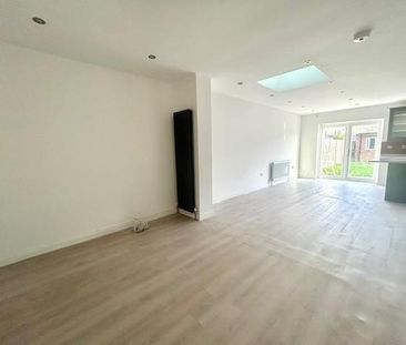 4 bedroom terraced house to rent - Photo 1