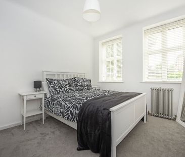 3 bedroom flat to rent - Photo 3