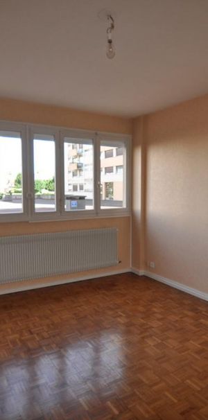 APPARTEMENT F1 proche de commerces et bus - Photo 1