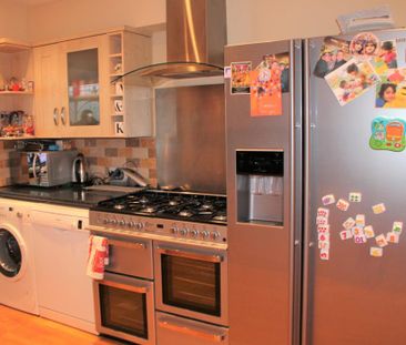 4 bedroom semi-detached house to rent - Photo 1