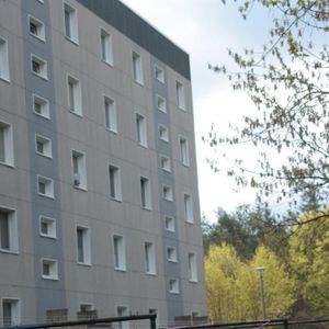 Vier Zimmer, Küche mit Fenster, Bad, Balkon - Photo 2