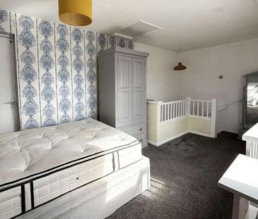 Goldsworth Park, Woking, Surrey, GU21 - Photo 2