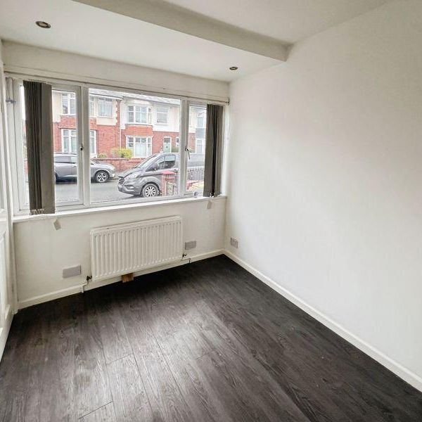 4 bedroom detached house to rent - Photo 1