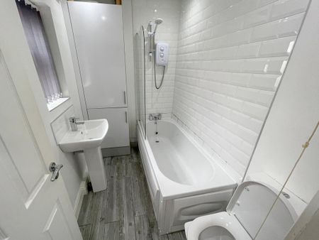 3 bedroom terraced house to rent - Photo 2