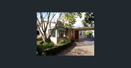 Fully Furnished 4 Bedroom House, Walk to Monash University! ( Video Included ) - Photo 4