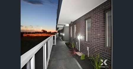 Modern Two Bedroom Townhouse in Epping - Photo 2