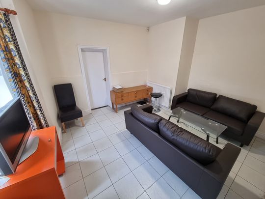 5 Bed Student Accommodation - Photo 1