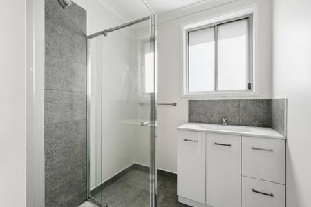 Fresh, Comfortable Living with Space to Enjoy - Photo 5