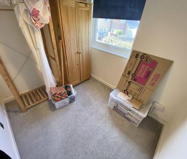 3 bedroom end of terrace house to rent - Photo 2