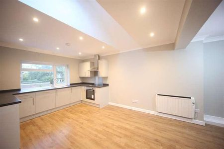 High Street, Langley, Berkshire, SL3 - Photo 4