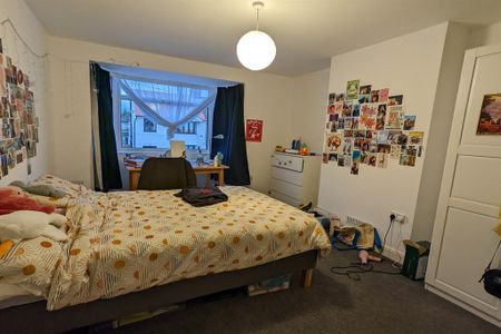 5 bedroom semi-detached house to rent - Photo 2