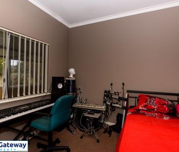 20 Elm Close, CAMILLO WA 6111 - Photo 3