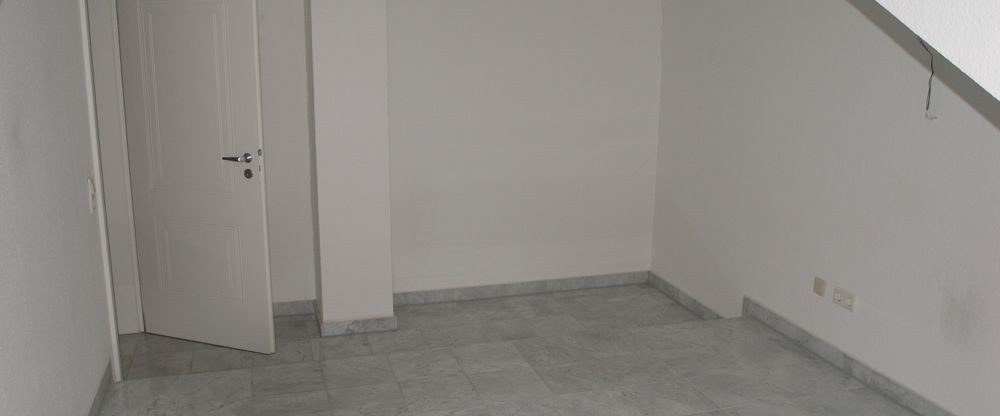 Moderne, sonnige 2-ZKBB-Dachgeschoss-Wohnung mit Fernblick in Eltville-Rauenthal - Photo 1