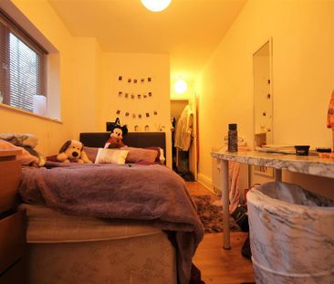 3 bedroom flat to rent - Photo 3