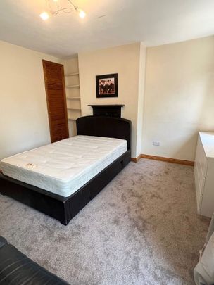 Room in a Shared Flat, Longton House, SE11 - Photo 1