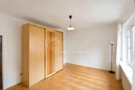 Prostorný a světlý byt 2+1 s balkonem 70m and sup2; přímo u Edenu - Фото 3