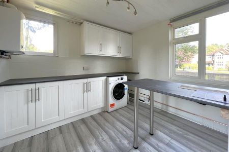 School Cottages, Woking - 3 bedrooms Property for lettings - Seymours - Photo 5