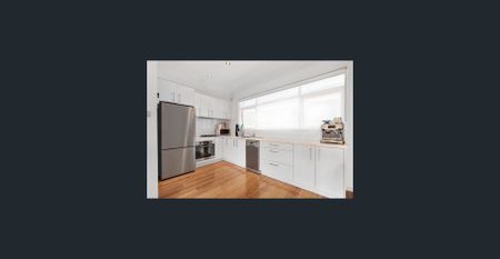 Sun-drenched One Bedroom Apartment in South Cronulla - Photo 5