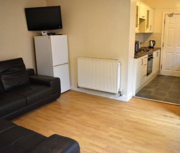 Room in a Shared House, Barnsfold Avenue Fallowfield, M14 - Photo 5
