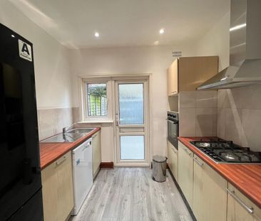 2 bedroom ground floor flat to rent - Photo 4