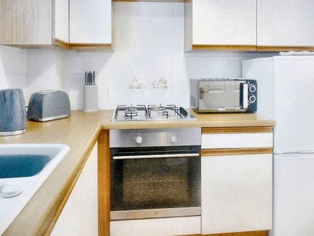 2 bedroom flat to rent - Photo 2