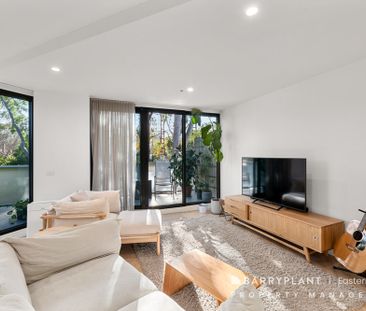 Spacious & Stylish 3-Bedroom Apartment with Leafy Outlook - Photo 1